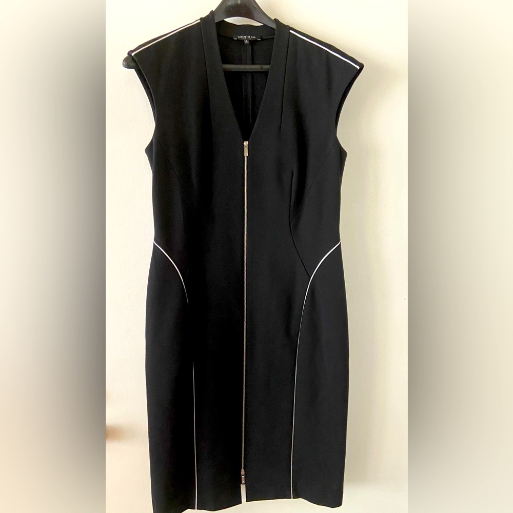 Lafayette 148 - black cap sleeve, full zip front, V neck- collar neck - size LG